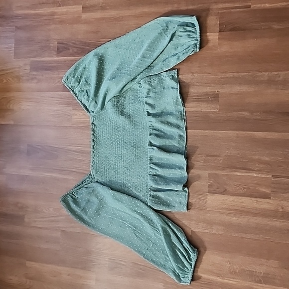 American Eagle Outfitters Tops - Crop Blouse